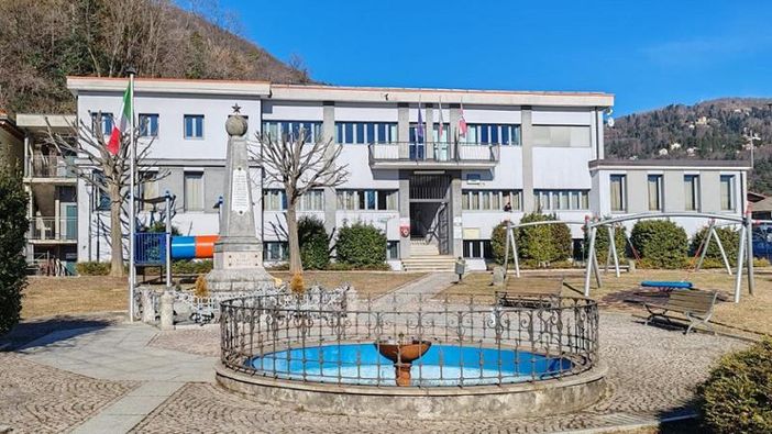 Google cancella le scuole di Bée, il caso diventa nazionale