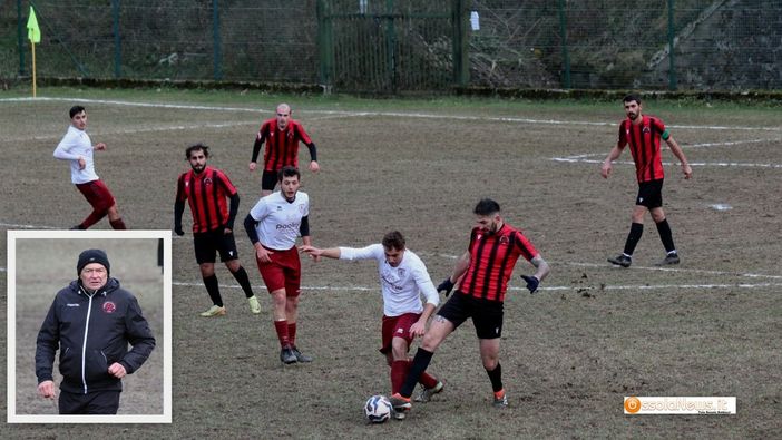 Un momento di Varzese-Omegna e nel riquadro Mauro Piemontesi, allenatore dei rossoneri