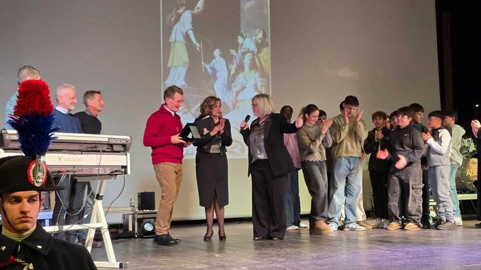 È il parroco don Gian Luca Villa lo Stresiano Benemerito 2025