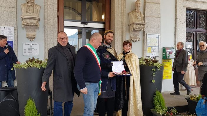 I reali Nigoglia hanno ricevuto le chiavi della città: via al carnevale omegnese