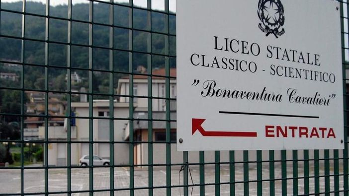 Troppo stretta e pericolosa: sarà allargata la via tra la questura e il liceo Cavalieri Troppo stretta e pericolosa: sarà allargata la via tra la questura e il liceo Cavalieri