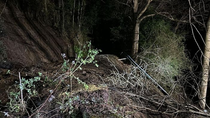 Smottamenti a Sasso Gambello: si lavora per riaprire la strada    FOTO e VIDEO