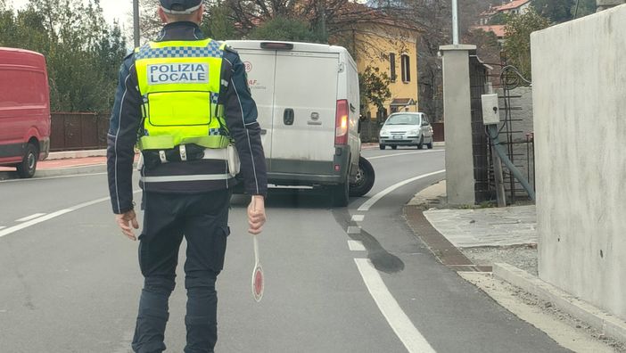 Scontro tra due furgoni a Suna FOTO E VIDEO Scontro tra due furgoni a Suna FOTO E VIDEO