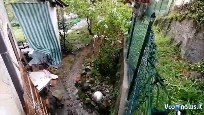 Fognatura guasta da anni a Sasso Gambello, i residenti: "Non si può andare avanti così" VIDEO