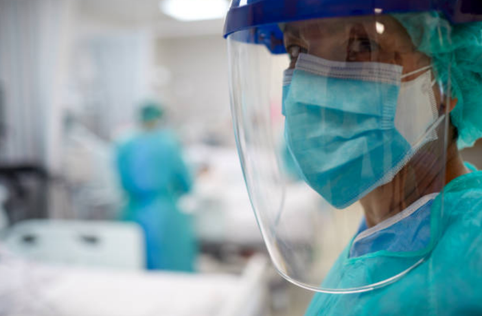 Varianti Covid, le richieste degli scienziati: lockdown nazionale, più tamponi e mascherina Ffp2 obbligatoria