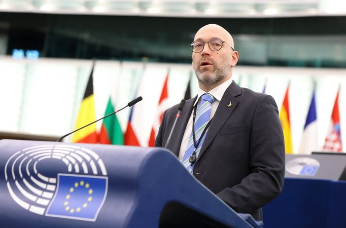 Alga infestante nelle acque di Piemonte e Lombardia, allarme di Panza Alga infestante nelle acque di Piemonte e Lombardia, allarme di Panza