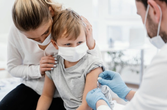 Richiami vaccinali Covid: al via oggi le pre-adesioni per la fascia 5-11 anni