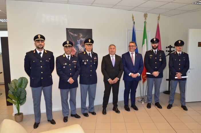 Festa di San Michele, la polizia consegna i riconoscimenti agli agenti del Vco Festa di San Michele, la polizia consegna i riconoscimenti agli agenti del Vco