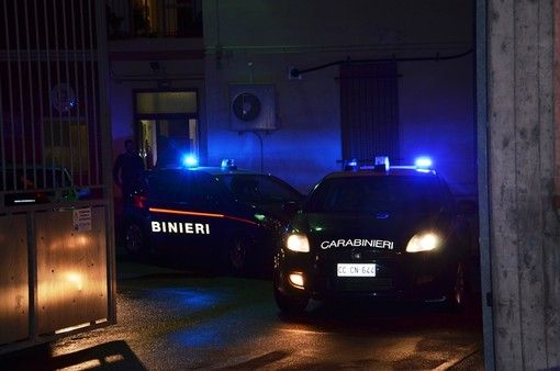 Dal Nord Ovest. Rischia di uccidere un uomo colpendolo con una pietra, 37enne romeno arrestato per lesioni aggravate ed evasione Dal Nord Ovest. Rischia di uccidere un uomo colpendolo con una pietra, 37enne romeno arrestato per lesioni aggravate ed evasione