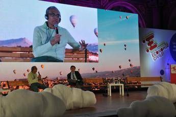 "Povertà e democrazia", la Lectio civilis di Abhijit Banerjee al Festival Nazionale dell’Economia Civile "Povertà e democrazia", la Lectio civilis di Abhijit Banerjee al Festival Nazionale dell’Economia Civile