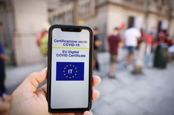 Green pass, "Baristi e ristoratori devono chiedere il lasciapassare ai loro clienti, ma non il documento d'identità" Green pass, "Baristi e ristoratori devono chiedere il lasciapassare ai loro clienti, ma non il documento d'identità"