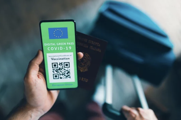 Green Pass, i chiarimenti del Viminale: ecco quando gli esercenti possono controllare l'identità Green Pass, i chiarimenti del Viminale: ecco quando gli esercenti possono controllare l'identità