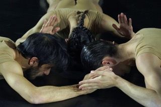 Il Maggiore, la Compagnia EgriBiancoDanza sul palco con lo spettacolo Mistery Sonata