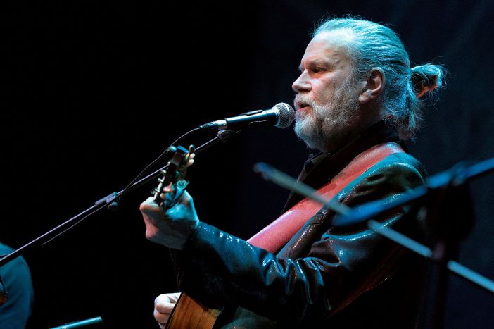 “Bis! 2 laghi 2 palchi”, la rassegna prosegue con il chitarrista Beppe gambetta