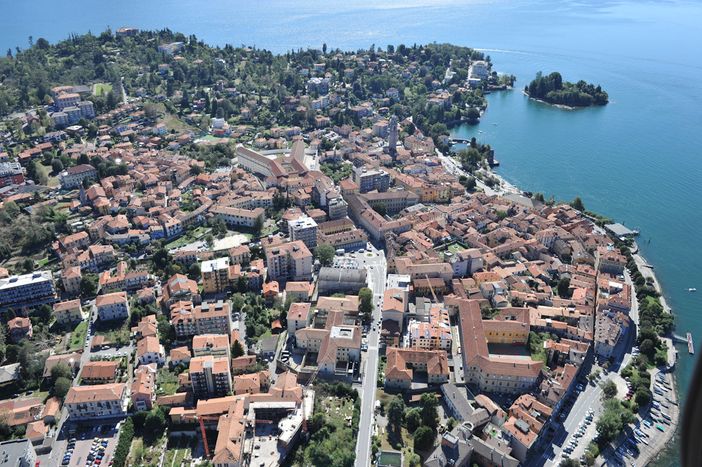 Gialli&amp;Vinili: tre giorni tra misteri, musica e vinili sul lungolago di Pallanza