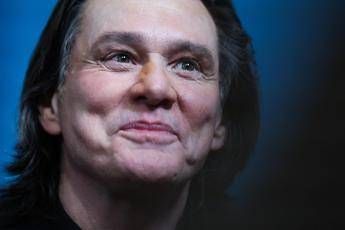 Ai premi César c'era un sosia al posto di Jim Carrey? Com'è nata la teoria sul web Ai premi César c'era un sosia al posto di Jim Carrey? Com'è nata la teoria sul web