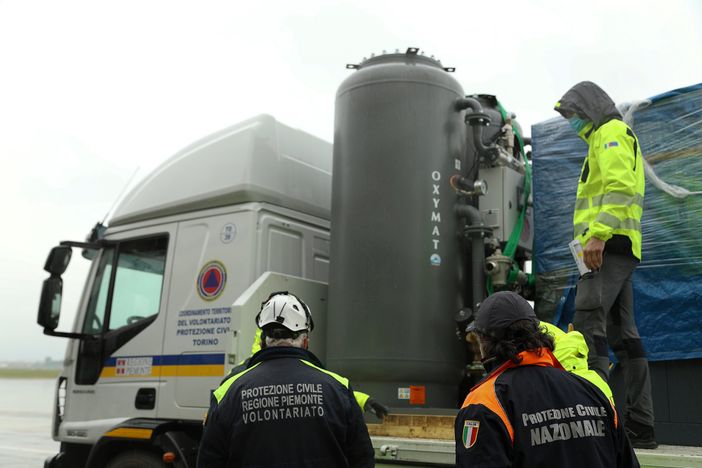 Il team della Maxiemergenza del Piemonte pronto a partire per l'India: ultimi preparativi all'aeroporto di Torino Il team della Maxiemergenza del Piemonte pronto a partire per l'India: ultimi preparativi all'aeroporto di Torino
