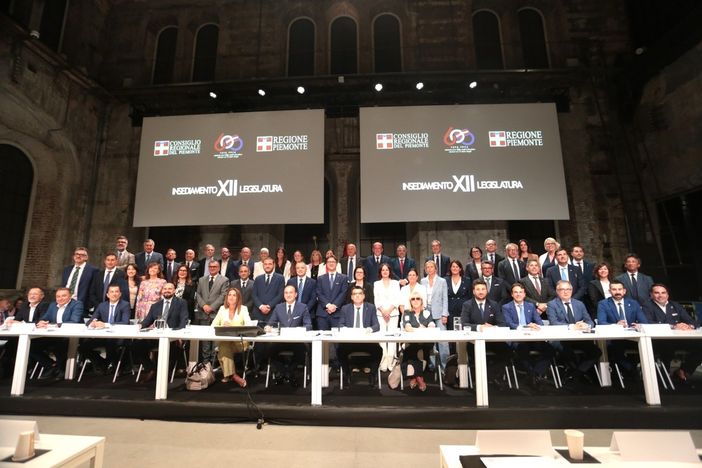 Alle Ogr si insedia il Consiglio Regionale Cirio bis: l'anguria pro-Palestina tra i banchi con AVS FOTO Alle Ogr si insedia il Consiglio Regionale Cirio bis: l'anguria pro-Palestina tra i banchi con AVS FOTO