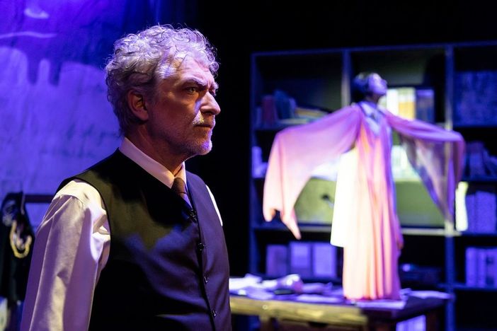 'La corsa dietro il vento', Gioele Dix porta in scena l'immaginario di Dino Buzzati 'La corsa dietro il vento', Gioele Dix porta in scena l'immaginario di Dino Buzzati