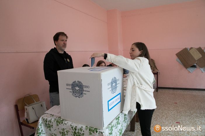 Amministrative, affluenza in calo. Alle 12 aveva votato solo il 13,68% degli aventi diritto Amministrative, affluenza in calo. Alle 12 aveva votato solo il 13,68% degli aventi diritto