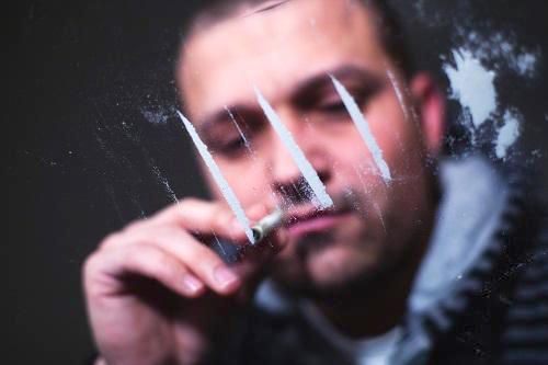 Spaccio di droga a Intra, arrestata una donna di 41 anni con 30 grammi di coca Spaccio di droga a Intra, arrestata una donna di 41 anni con 30 grammi di coca