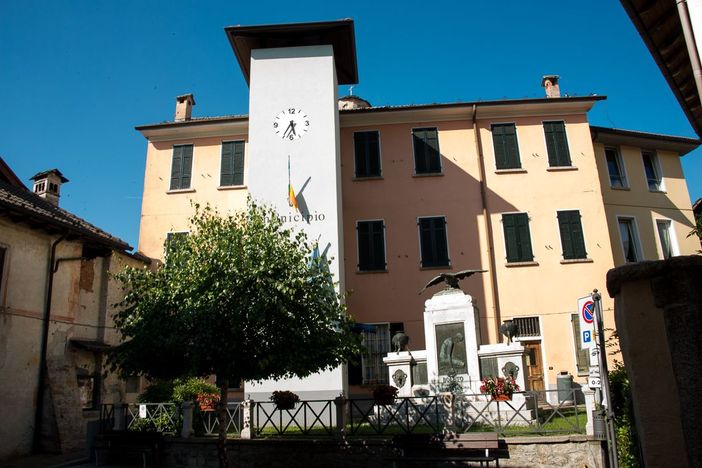 “Questo comune R1pud1a la guerra”: Madonna del Sasso aderisce alla campagna di Emergency