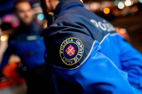 Furto in gioielleria in Canton Ticino: tre uomini in fuga fermati dalla polizia nei boschi di Indemini Furto in gioielleria in Canton Ticino: tre uomini in fuga fermati dalla polizia nei boschi di Indemini