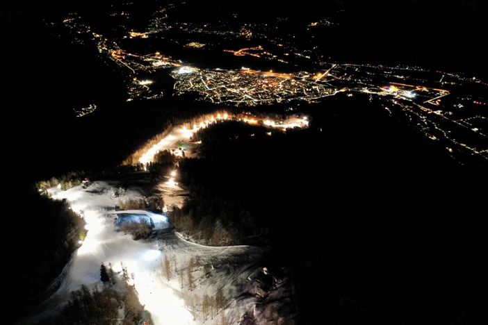 Domobianca365: un capodanno sulla neve tra sci, festa e divertimento Domobianca365: un capodanno sulla neve tra sci, festa e divertimento