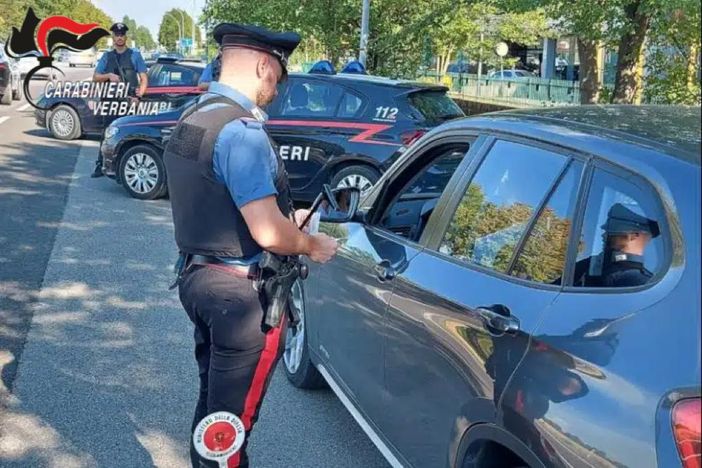 Sedicenne arrestato per rapina dai Carabinieri di Verbania