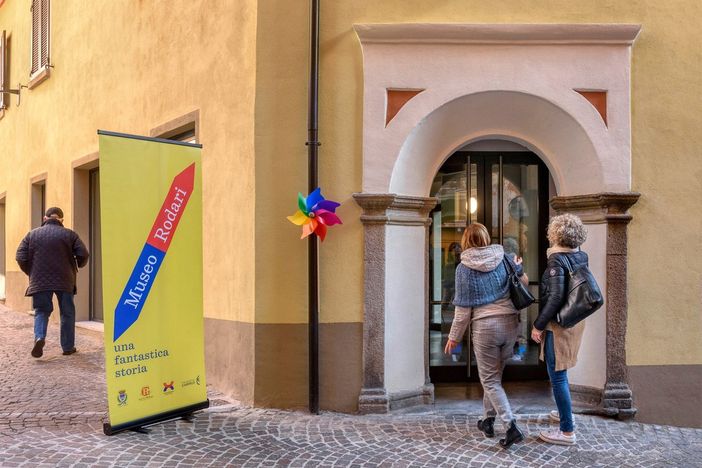 Omegna e Gavirate unite nel nome di Gianni Rodari Omegna e Gavirate unite nel nome di Gianni Rodari