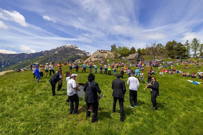 Musica in Quota sale a Pian d'Arla Musica in Quota sale a Pian d'Arla