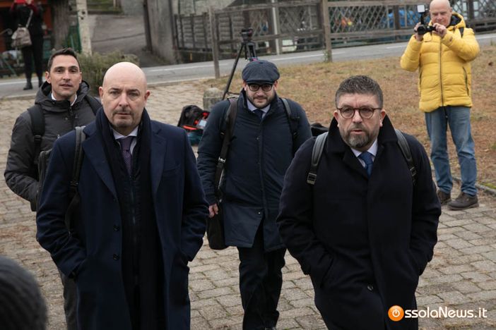 Primo giorno del processo per la tragedia del Mottarone. Leitner annuncia di aver risarcito i famigliari delle 14 vittime FOTO E VIDEO
