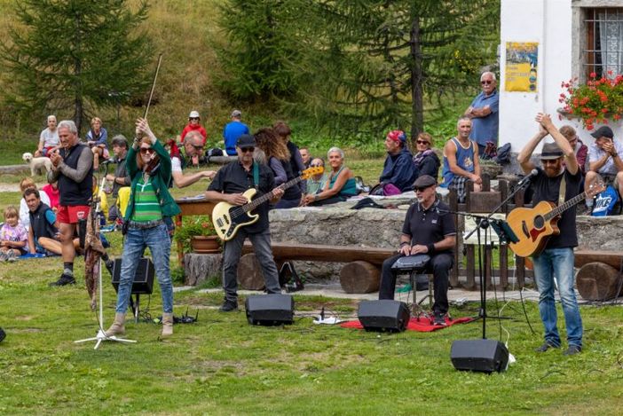 La musica folk all'alpe Aleccio con Musica in Quota La musica folk all'alpe Aleccio con Musica in Quota