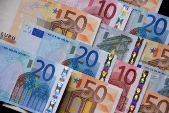 Tredicesima 2025, solo uno su due la userà per i regali di Natale