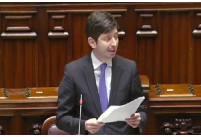 Il ministro Speranza: "Dal primo dicembre terza dose a 40-60enni"