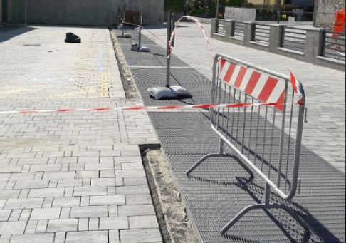 Cannobio, si staccano gli autobloccanti: chiuso parzialmente il parcheggio del centro medico