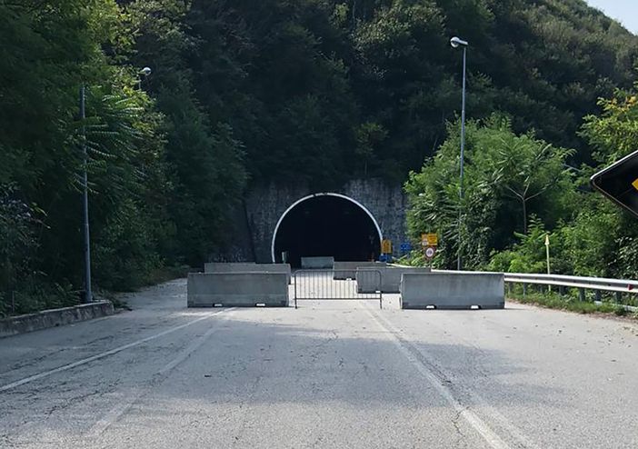 Prove tecniche alla galleria Verta: divieto di transito nella notte Prove tecniche alla galleria Verta: divieto di transito nella notte