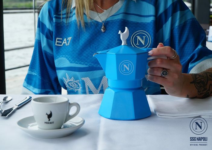 Mokavit firma la nuova caffettiera SSC Napoli: da Ornavasso il design che celebra la passione azzurra