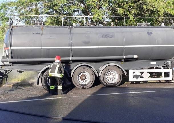 Perdita acido a Intra: “Sono corso a casa, c'era un clima da guerriglia urbana" Perdita acido a Intra: “Sono corso a casa, c'era un clima da guerriglia urbana"