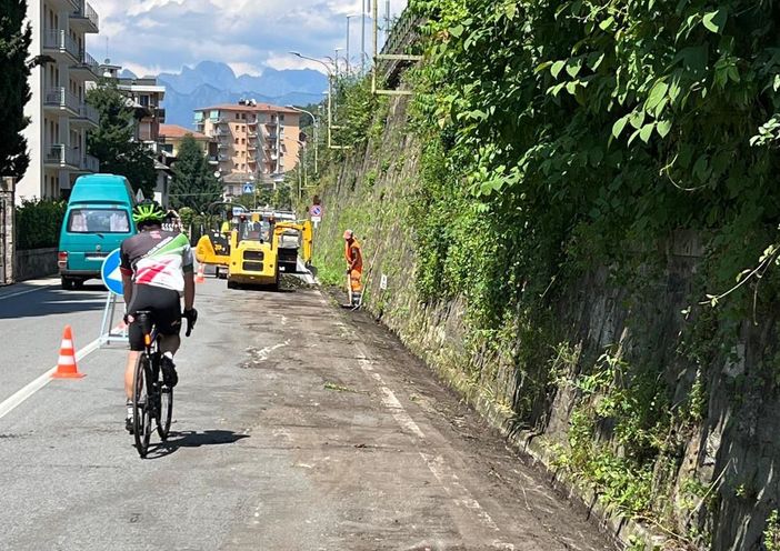 Pulizia del verde, iniziati i lavori in via Novara