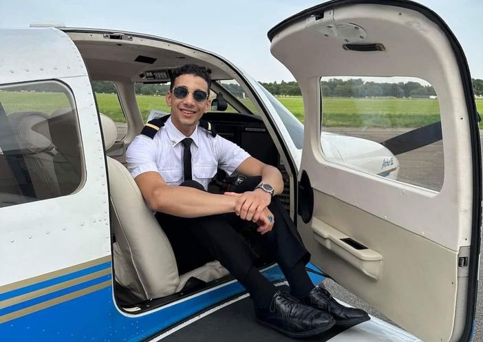 Perde una borsa di gioielli sul lungolago: ritrovata da un pilota di aerei grazie ai social