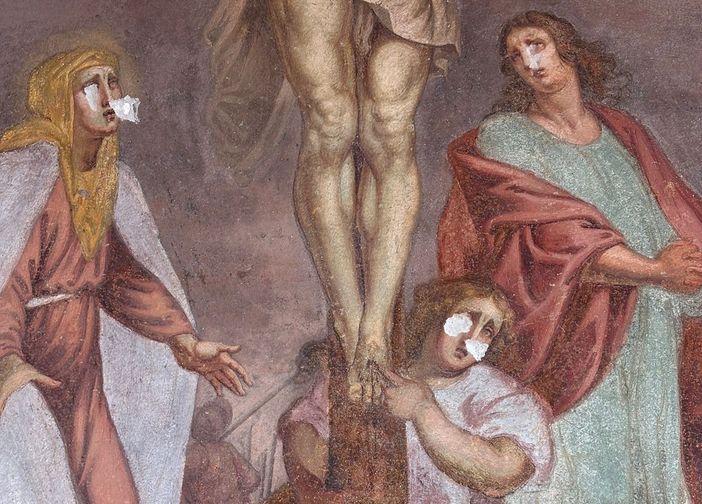 Vandalizzati gli affreschi della chiesa di Baveno