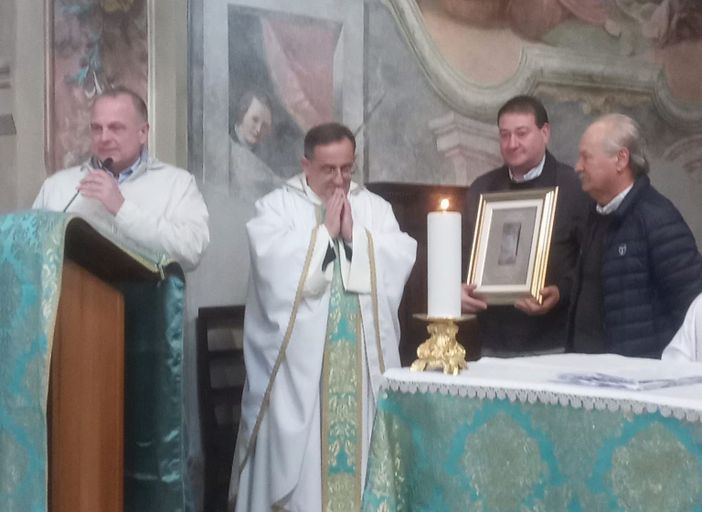 Omegna assegna la Rosa della Solidarietà all'associazione Noi Gente del Sud Omegna assegna la Rosa della Solidarietà all'associazione Noi Gente del Sud