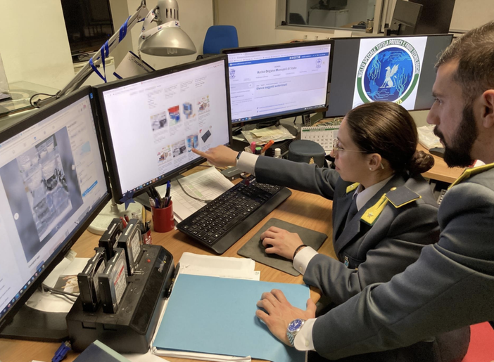 Oscurati dalle Fiamme Gialle siti web che vendevano prodotti da fumo Oscurati dalle Fiamme Gialle siti web che vendevano prodotti da fumo