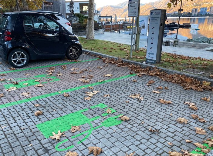 Polemiche per i parcheggi delle auto elettriche Polemiche per i parcheggi delle auto elettriche