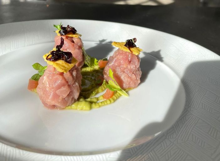 Tartare di tonno con salsa guacamole Tartare di tonno con salsa guacamole