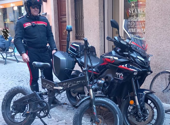 Ruba una bicicletta elettrica, ma viene individuato dai carabinieri: denunciato un 29enne verbanese