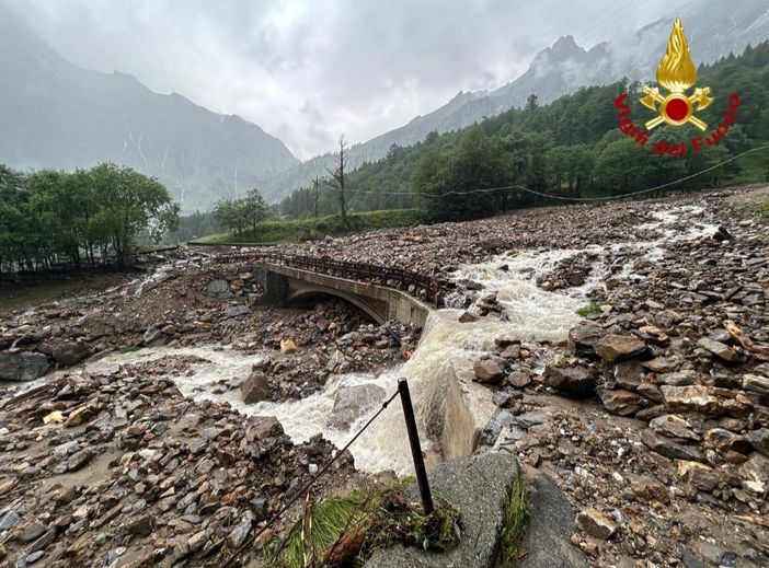 Evacuate in elicottero 123 persone bloccate al Veglia VIDEO Evacuate in elicottero 123 persone bloccate al Veglia VIDEO