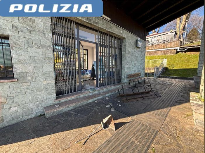 Tentato furto e danneggiamento all’imbarcadero di Villa Taranto