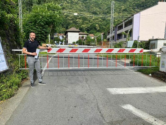 Crusinallo, barriere anti attraversamento al passaggio a livello di via Lagostina Crusinallo, barriere anti attraversamento al passaggio a livello di via Lagostina